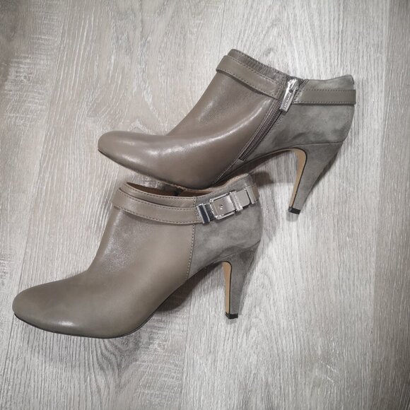 Vince Camuto Vanny Ladies Size 7.5 Grey Leather Upper Bootie - Picture 2 of 11